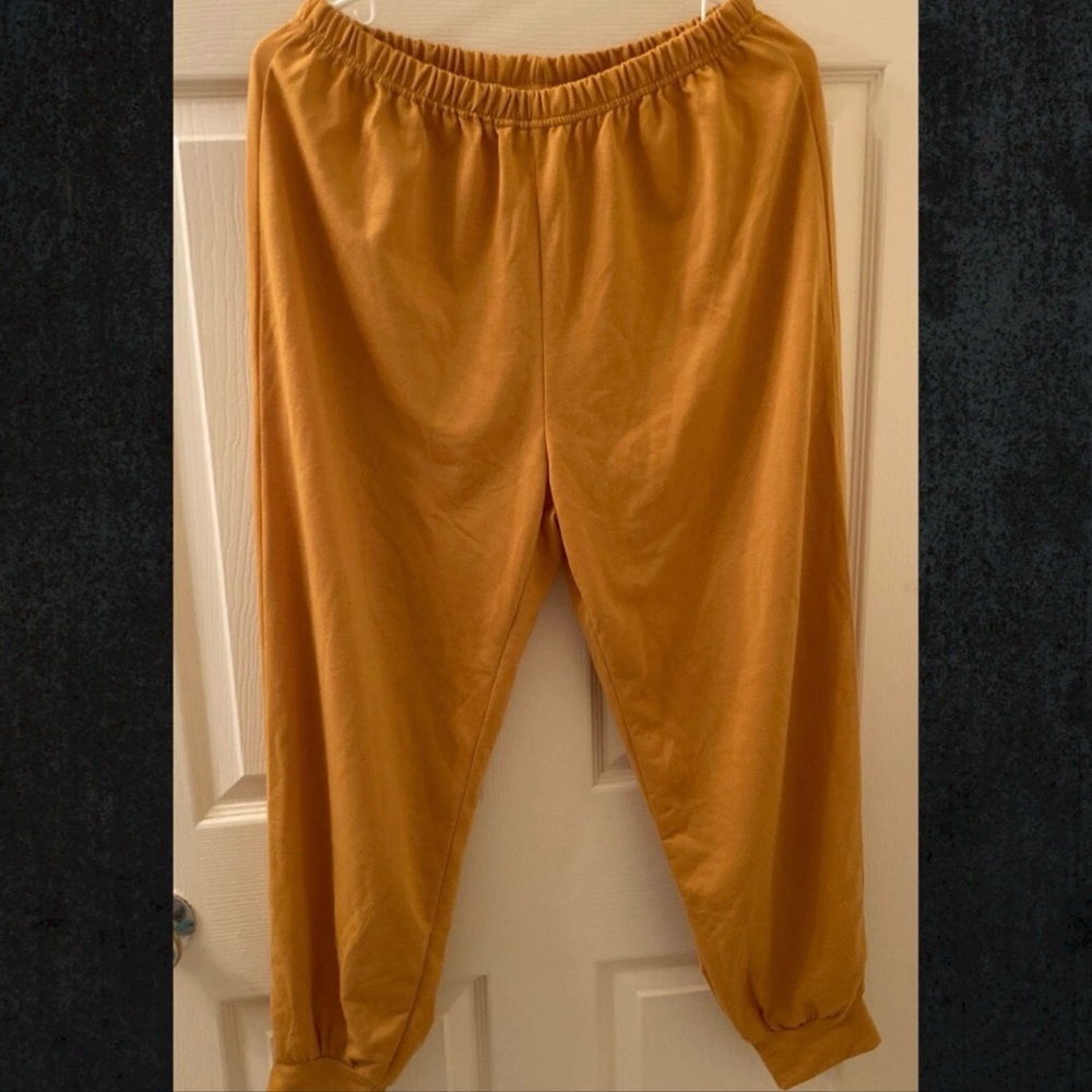 Romwe Women’s Mustard Yellow Pre Owned Lounge Pants L
